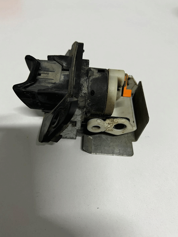 toyota-corolla-t22-bagaj-kilidi4